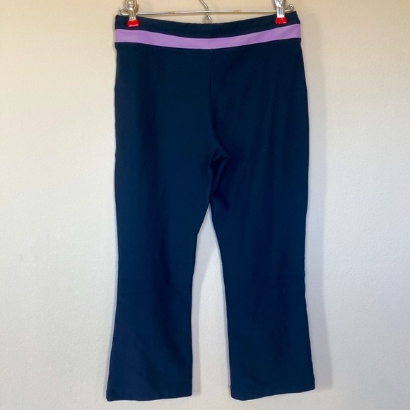 Nike Dri-Fit Cropped Yoga Legging - Picture 2 of 3